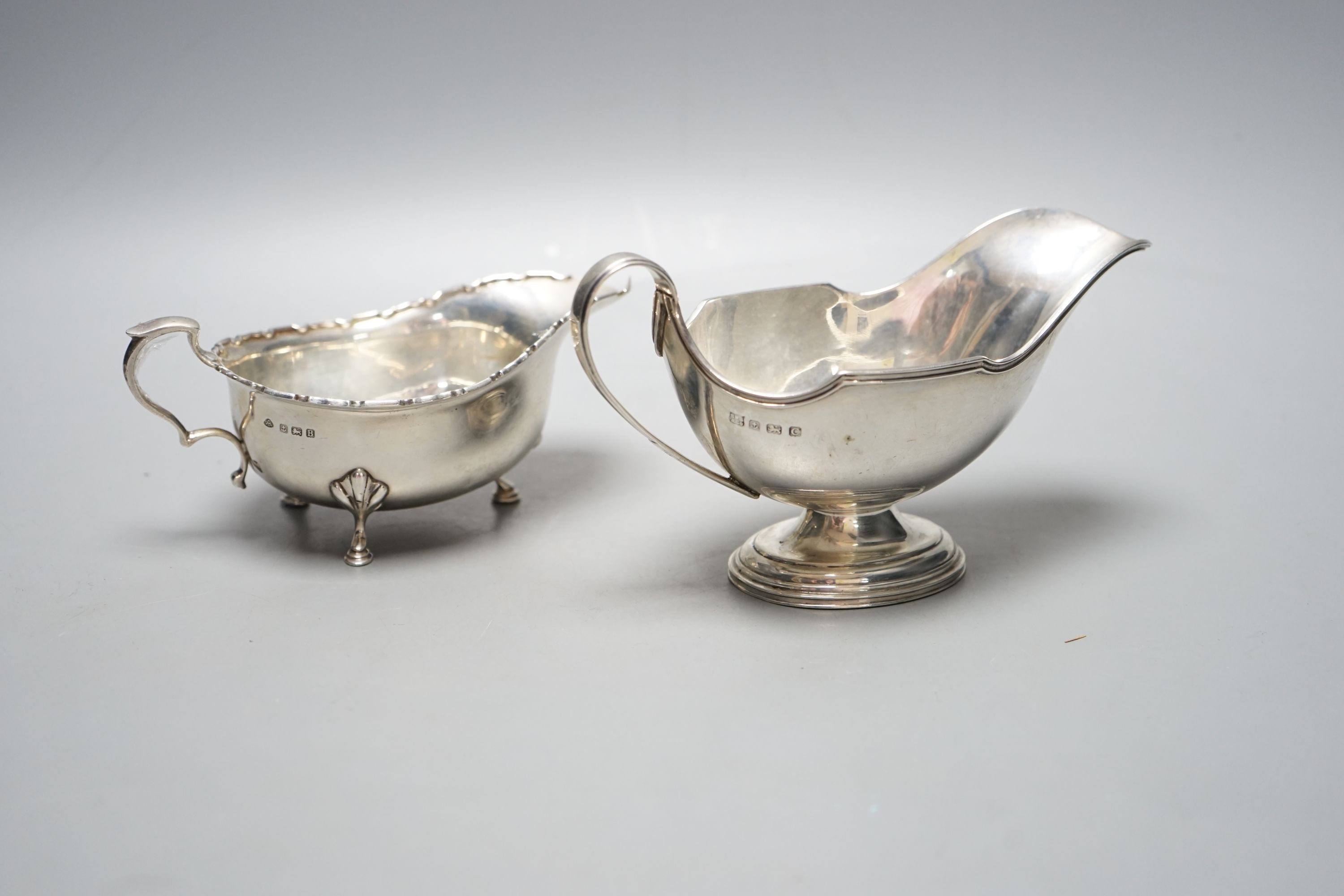 Two George V silver sauceboats, Birmingham, 1926/7, 245 grams.